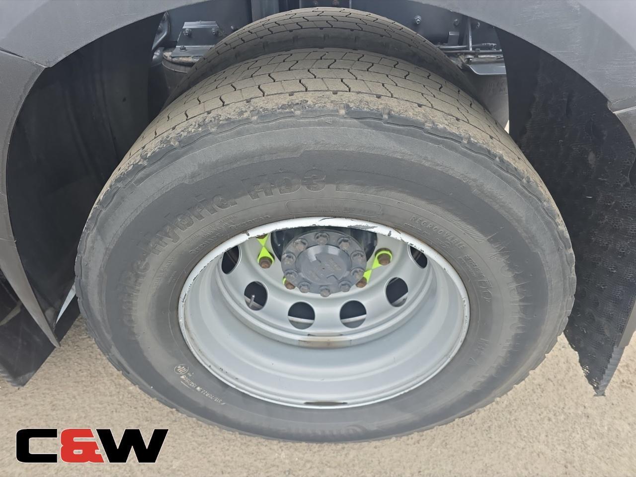 Vehicle image 16